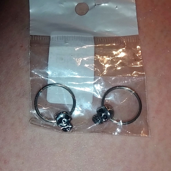 Hot Topic Jewelry - Skull hoops